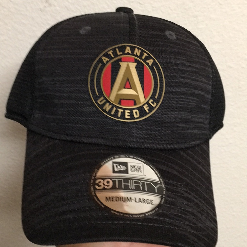 Atlanta United fc stretch to fit  medium to large